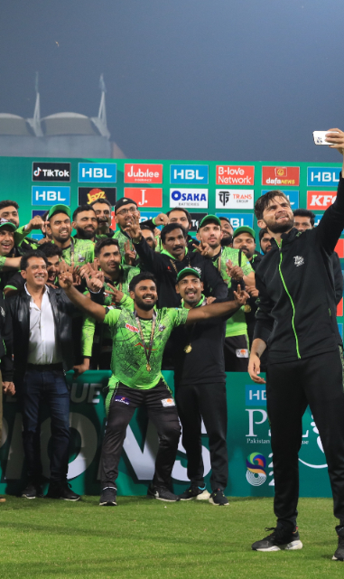 Lahore Qalandars wins the trophy